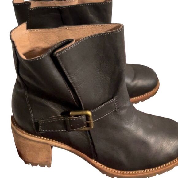 Brown J. Jill Larissa Buckle Ankle Boots NEW - Picture 2 of 4